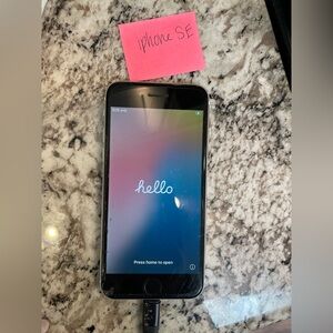 Apple iPhone SE- white on back